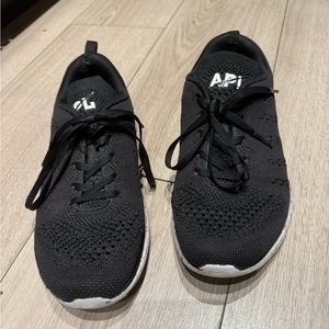 APL running shoes